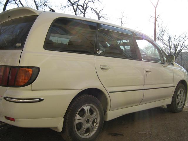 Nissan () Bassara:  