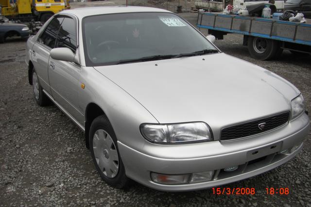 Nissan () Bluebird U13:  