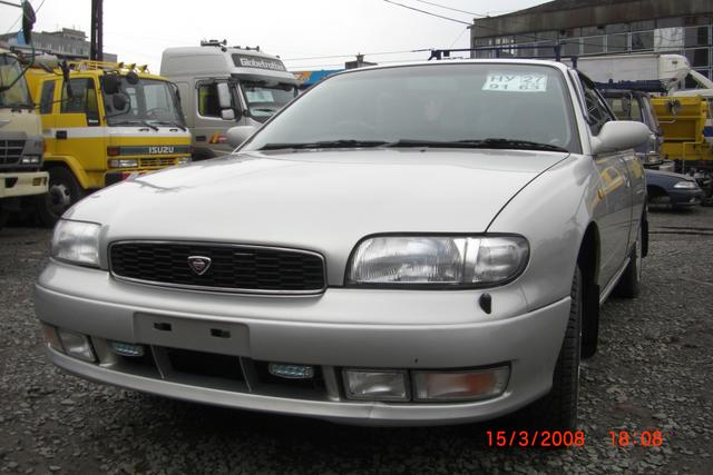 Nissan () Bluebird U13:  