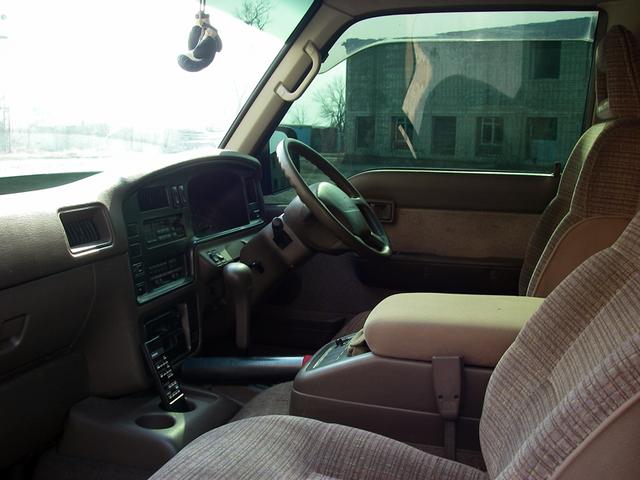Nissan () Caravan, Urvan (E24):  