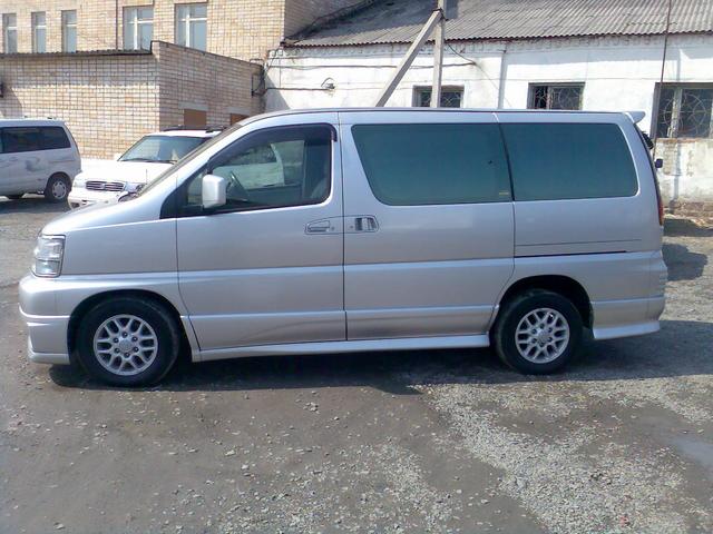 Nissan () Caravan Elgrand:  