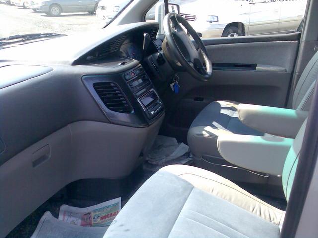 Nissan () Caravan Elgrand:  