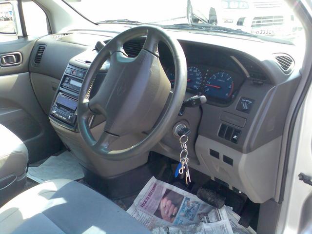 Nissan () Caravan Elgrand:  