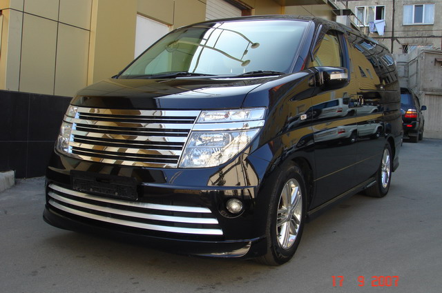 Nissan () Elgrand II (E51):  