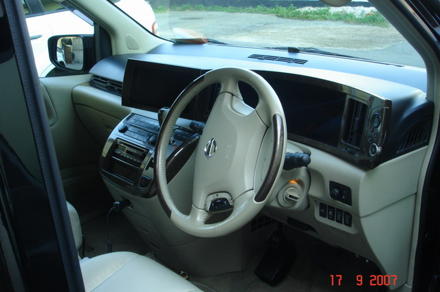Nissan () Elgrand II (E51):  