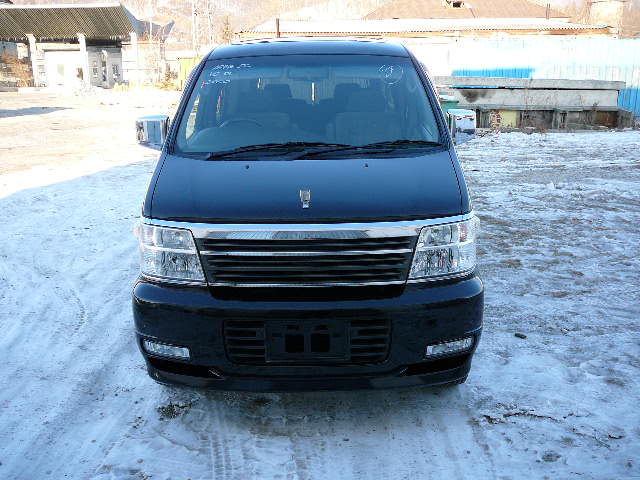 Nissan () Elgrand I (E50):  