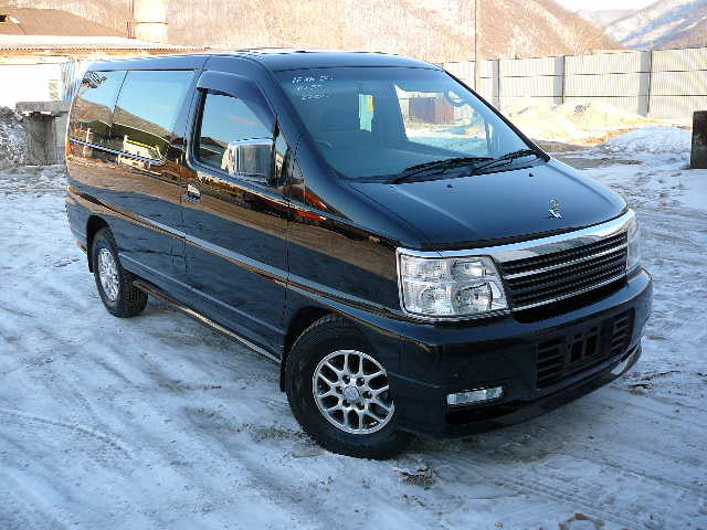 Nissan () Elgrand I (E50):  