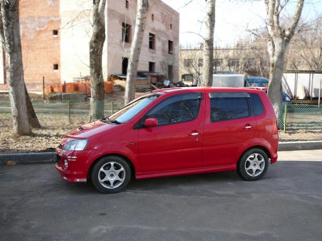 Daihatsu () YRV:  