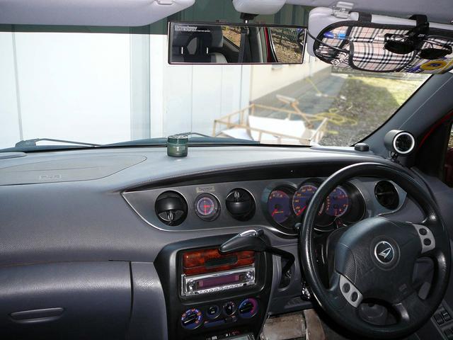 Daihatsu () YRV:  