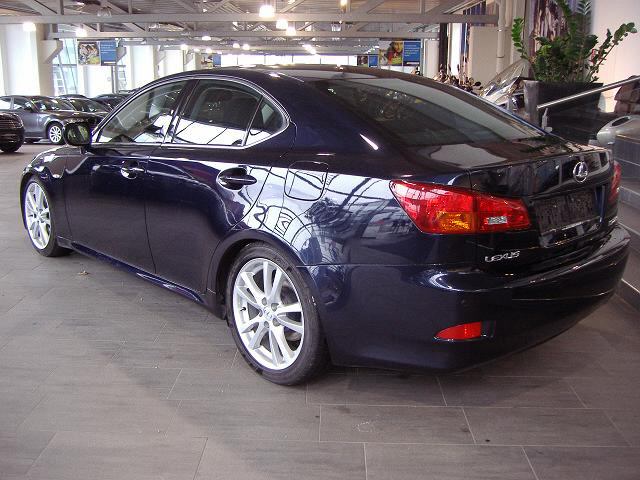 Lexus () IS II (E20):  
