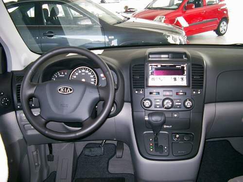 Kia () Carnival II (Sedona):  