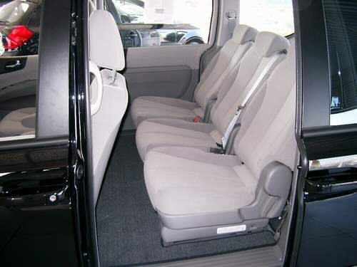 Kia () Carnival II (Sedona):  