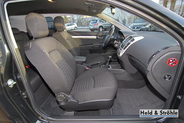 Kia () Ceed Coupe:  