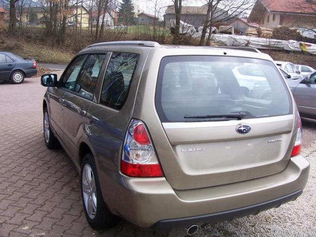 Subaru () Forester II:  