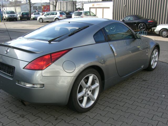 Nissan () 350 Z (Z33):  