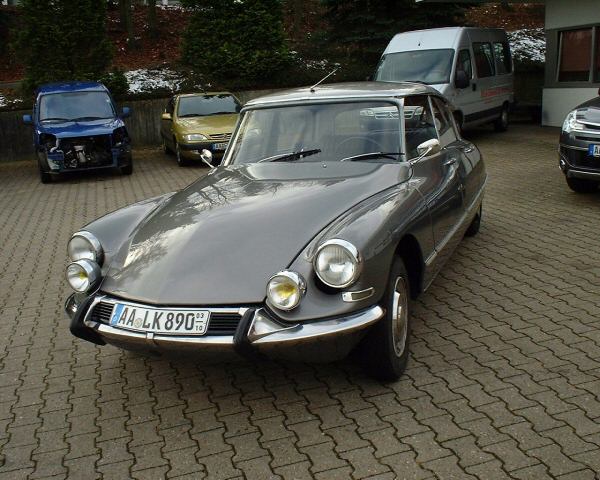 Citroen () DS:  