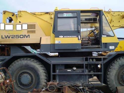 Komatsu () LW250M-2:   