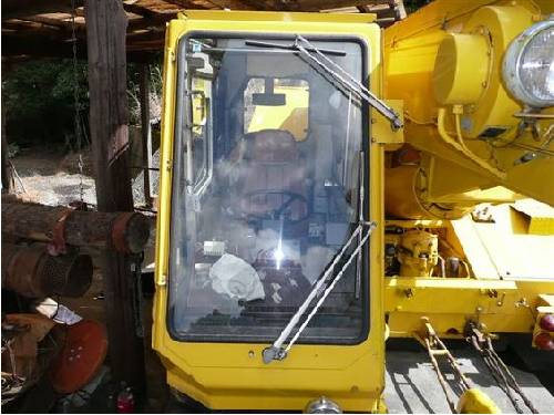 Tadano () TR200M-3:   