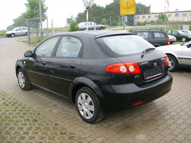 Daewoo () Lacetti (KLAN):  