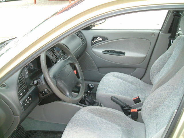Daewoo () Nubira  (KLAJ):  