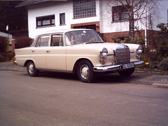 Mercedes Benz () Heckflosse (W110):  