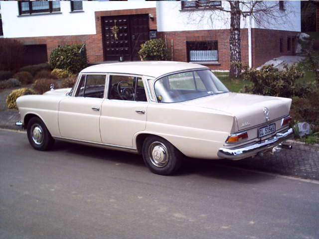 Mercedes Benz () Heckflosse (W110):  
