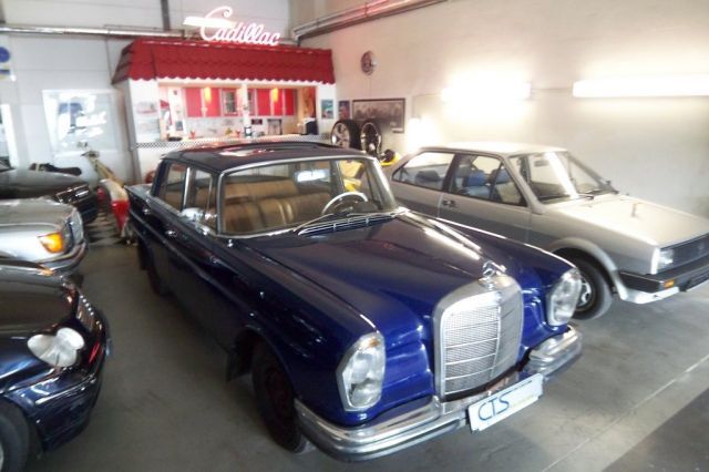 Mercedes Benz () Heckflosse (W111):  
