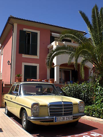 Mercedes Benz () 8 (W115):  