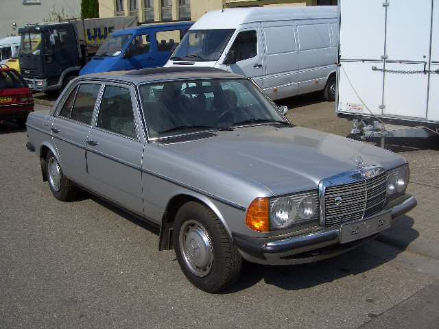 Mercedes Benz () W123:  