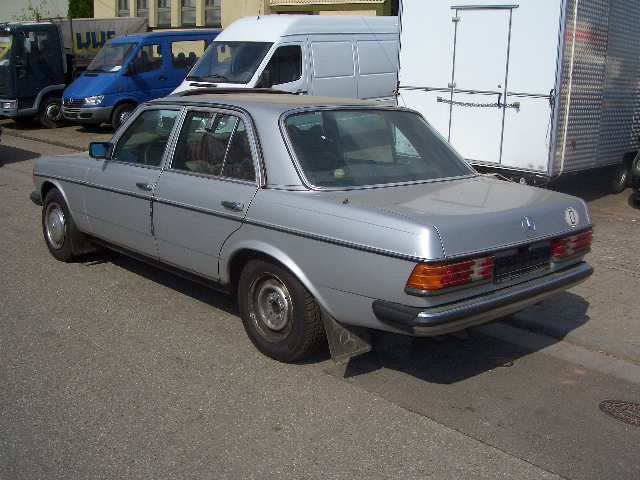 Mercedes Benz () W123:  