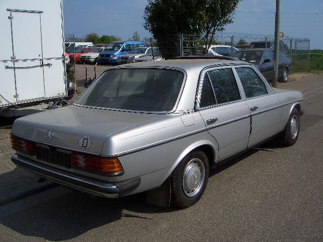 Mercedes Benz () W123:  