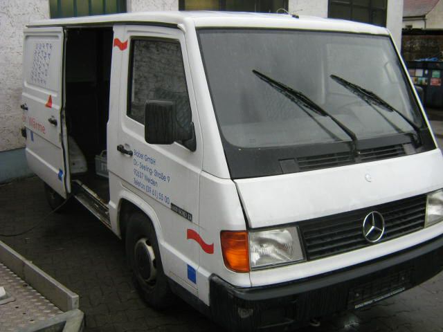 Mercedes Benz () 100 (631):  