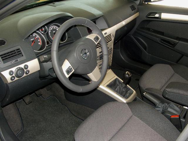 Opel () Astra H sedan (L69):  