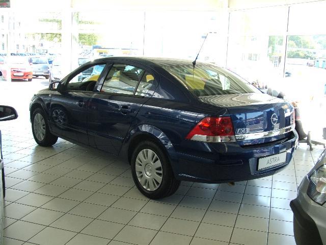 Opel () Astra H sedan (L69):  
