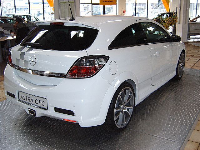 Opel () Astra H GTC hatchback (L08):  