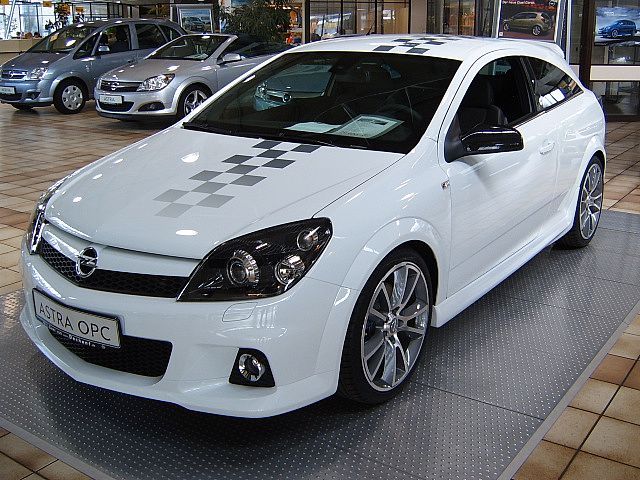 Opel () Astra H GTC hatchback (L08):  