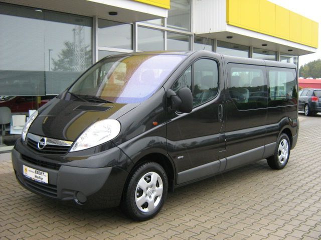 Opel () Vivaro Combi:  