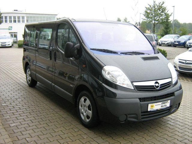 Opel () Vivaro Combi:  