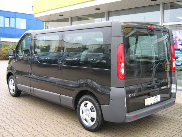 Opel () Vivaro Combi:  
