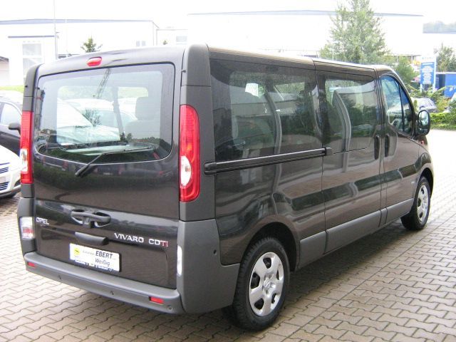 Opel () Vivaro Combi:  