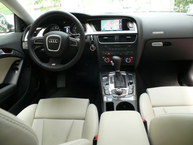 Audi () S5 4.2 FSI:  