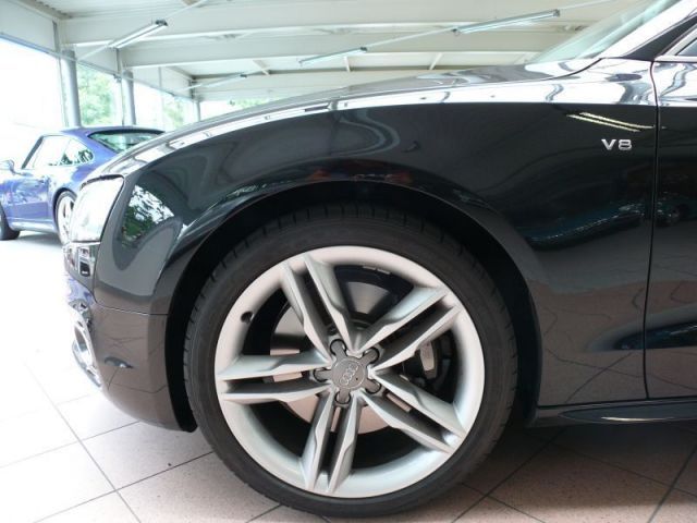 Audi () S5 4.2 FSI:  