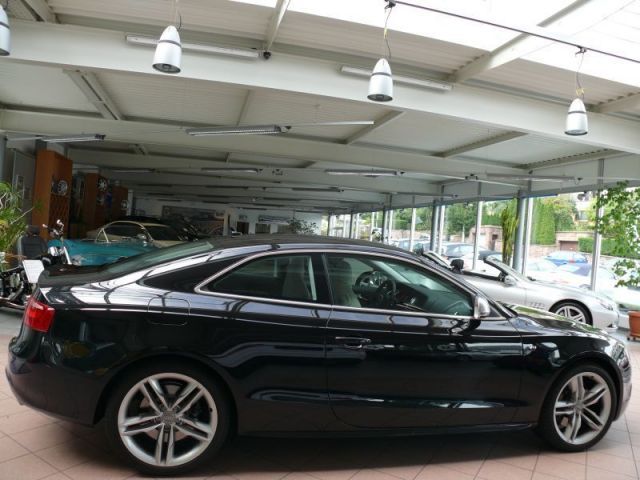 Audi () S5 4.2 FSI:  