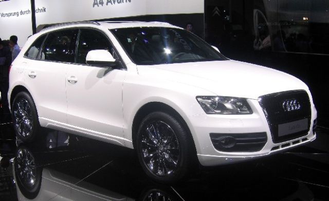 Audi () Q5 I (8RB):  