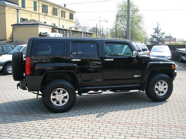 Hummer () H3:  