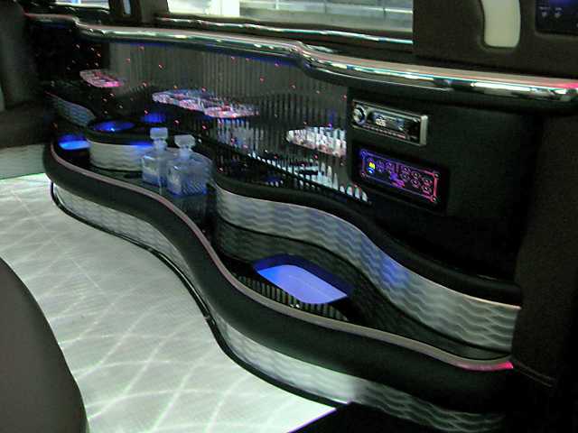 Hummer () H3 Stretch:  