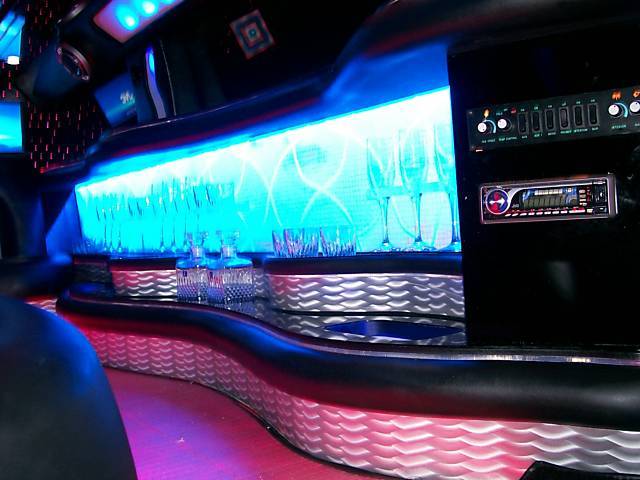 Hummer () H3 Stretch:  