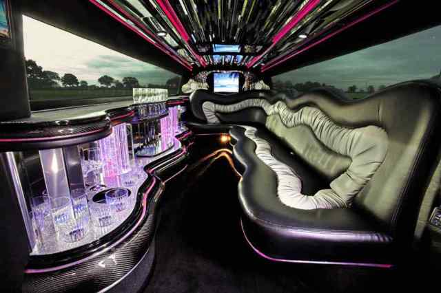 Hummer () H3 Stretch:  