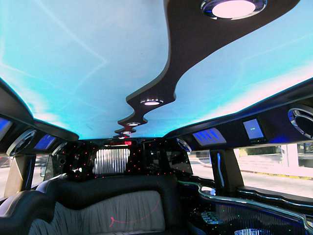 Hummer () H3 Stretch:  