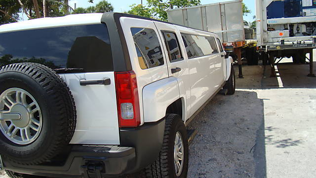 Hummer () H3 Stretch:  